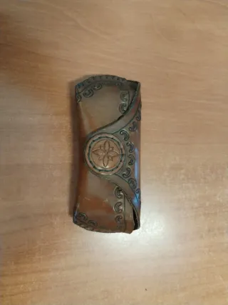 Funda de cuero para gafas artesanal
