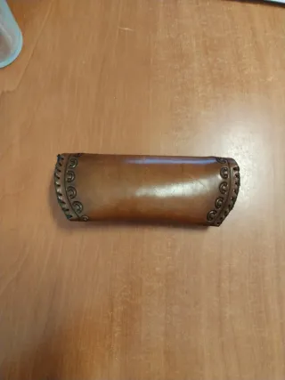 Funda de cuero para gafas artesanal