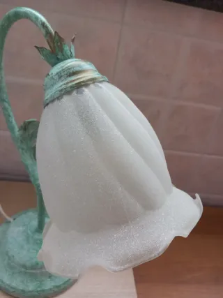 Lampada da comodino design floreale