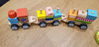 Set di giocattoli per treni e costruzioni in blocchi