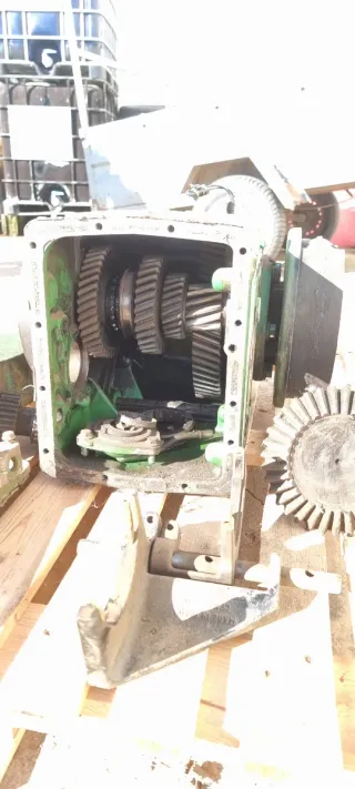 Caja de cambios John Deere C670i