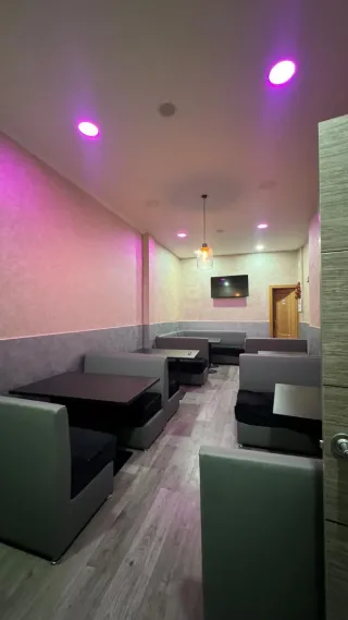 Sofás de piel beige y gris