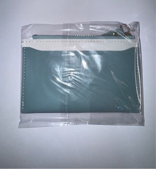 Monedero Teal y Blanco