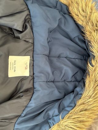 Abrigo Zara niño azul marino con capucha