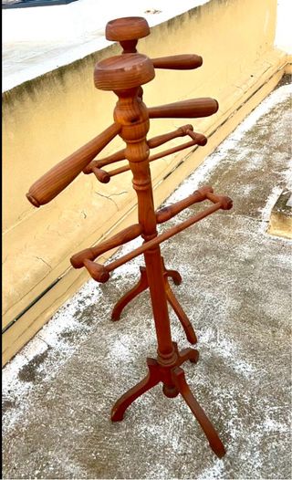 Galán de noche perchero madera