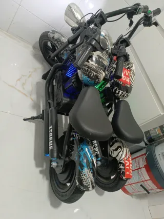 Moto eléctrica infantil con diseño