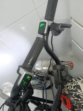 Moto eléctrica infantil con diseño