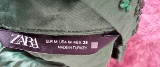 Pantalones cargo beige efecto piel Blusa verde