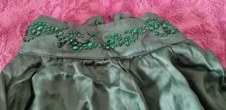 Pantalones cargo beige efecto piel Blusa verde