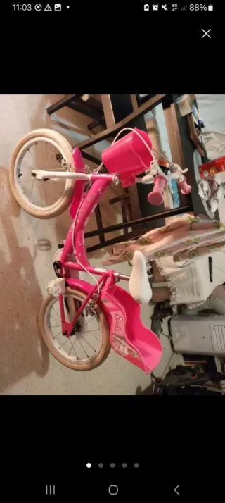 Bicicleta Barbie rosa con cesta y portabebes