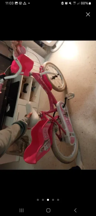 Bicicleta Barbie rosa con cesta y portabebes