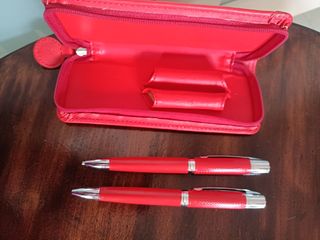 Estuche rojo para bolígrafo y lápiz