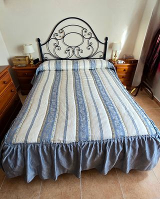 Colcha de cama estampada con volante