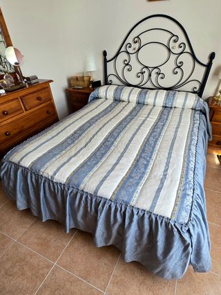 Colcha de cama estampada con volante
