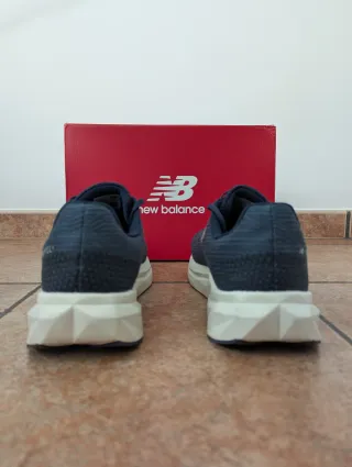 New Balance Fuelcell Propel V5