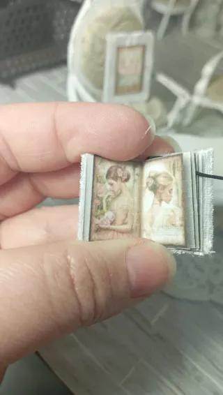Libro e tela shabby chic miniatura dollhouse 1:12
