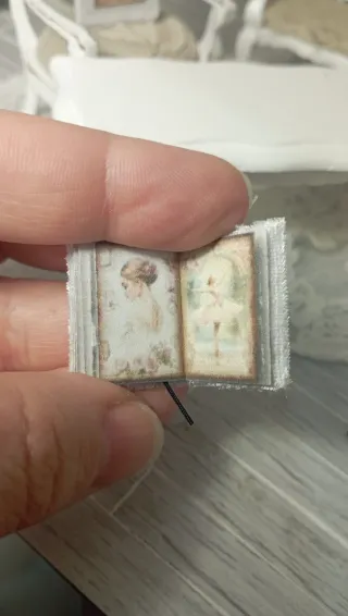 Libro e tela shabby chic miniatura dollhouse 1:12