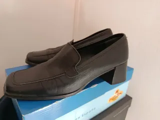 Zapatos de tacón negros para mujer