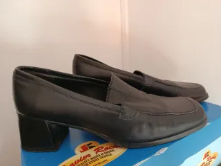 Zapatos de tacón negros para mujer