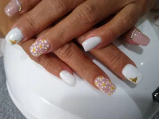 EXPERTA MANICURISTA