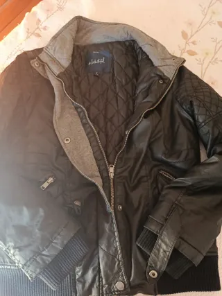 Cazadora Bershka negra/gris Talla L