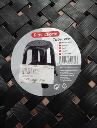 Taburete de plástico negro nuevo