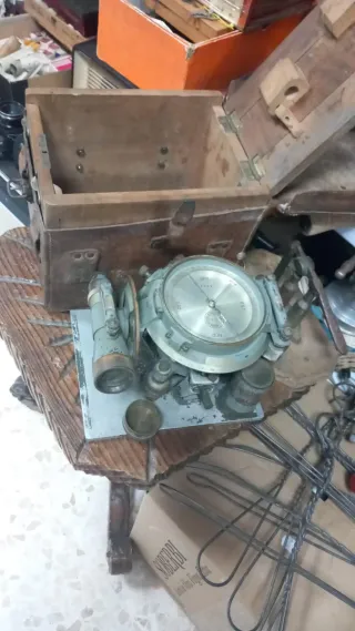 Artilugio de barco antiguo militar