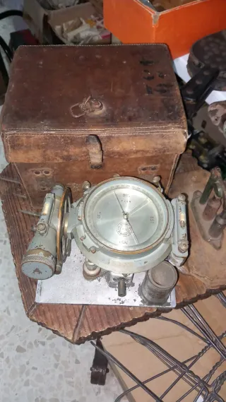 Artilugio de barco antiguo militar