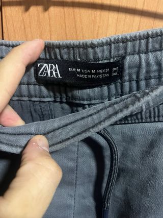Pantalón cargo gris hombre