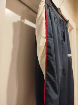 Pantalón chándal Umbro azul y rojo