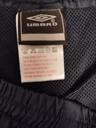 Pantalón chándal Umbro azul y rojo