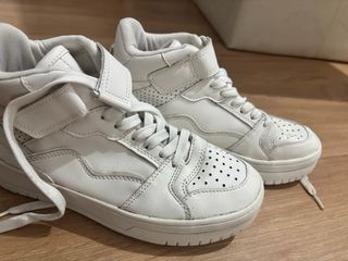 Zapatillas Stradivarius altas blancas