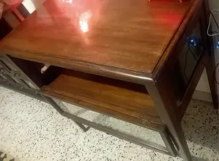 Tavolo espositore in legno e vetro
