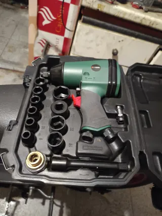 Pistola de impacto neumática con maletín