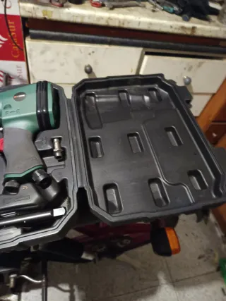 Pistola de impacto neumática con maletín