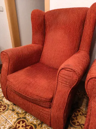 2 Poltrone Rosse in Tessuto Molto Comode in Buono Stato