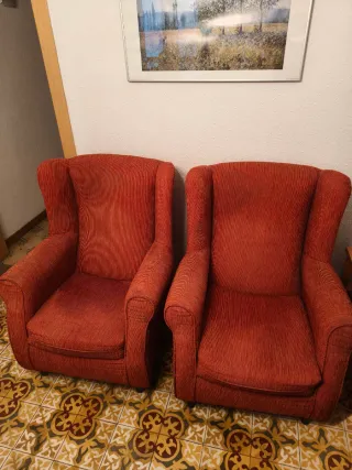 2 Poltrone Rosse in Tessuto Molto Comode in Buono Stato