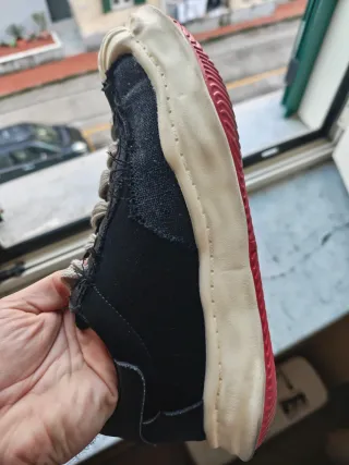 Scarpe Never Again nere e bianche