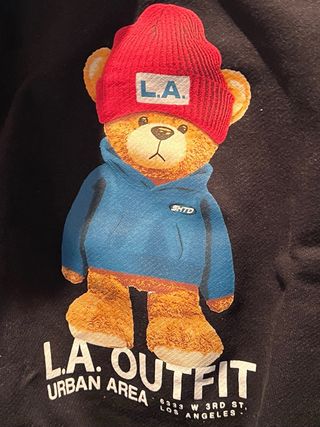 Sudadera Zara Oso LA Outfit Negra