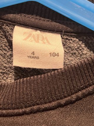 Sudadera Zara Oso LA Outfit Negra