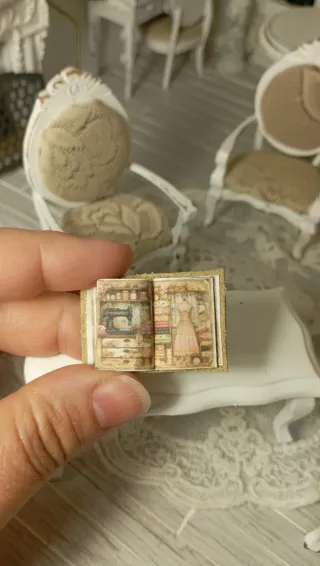 Libro aperto miniatura Dollhouse 1:12