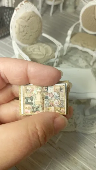 Libro aperto miniatura Dollhouse 1:12