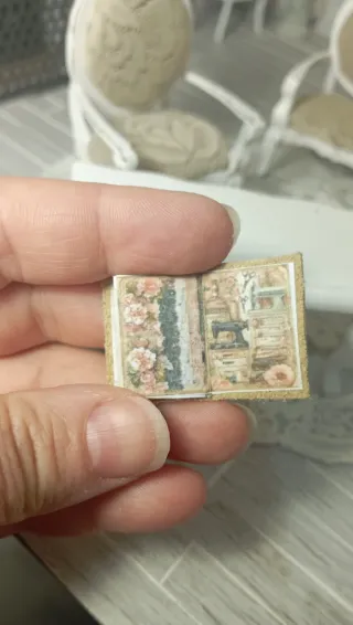 Libro aperto miniatura Dollhouse 1:12