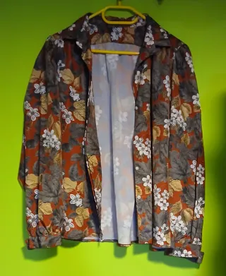 Blusa estampada floral manga larga