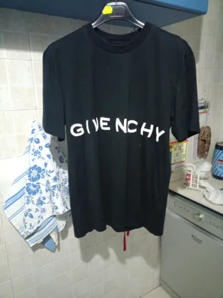 T-shirt Givenchy con scritta rilievo