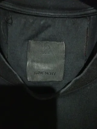 T-shirt Givenchy con scritta rilievo