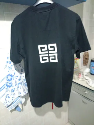 T-shirt Givenchy con scritta rilievo