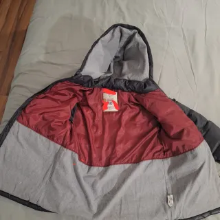 Abrigo de plumón, niño de 10 años, buena marca