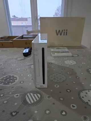 Nintendo Wii Bianca con Scatola e Gioco