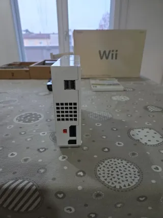 Nintendo Wii Bianca con Scatola e Gioco